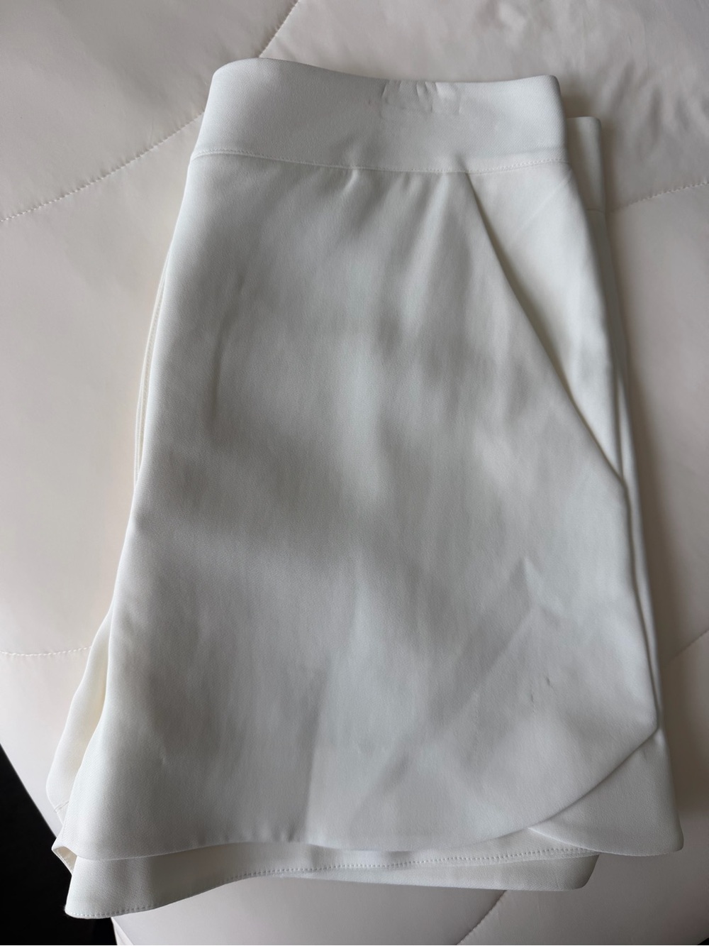 Veronica Beard Cream High-Waist Tailored Shorts - Picture 8 of 8